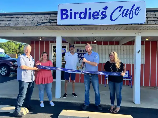 Birdies Cafe ribbon cutting